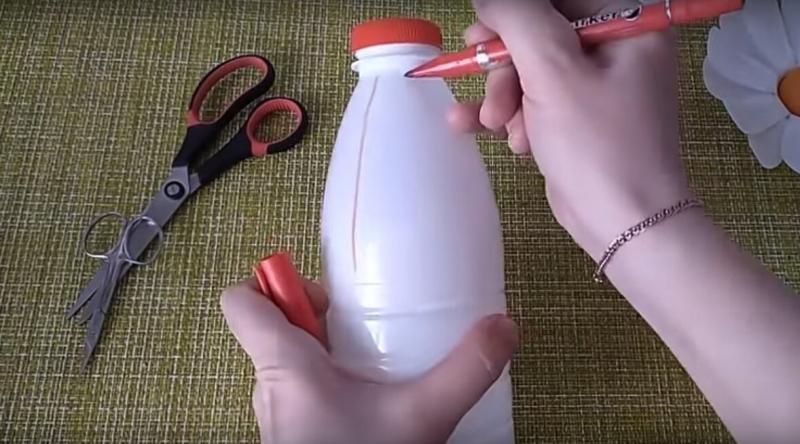 Делаем декоративные ромашки из пластиковых бутылок