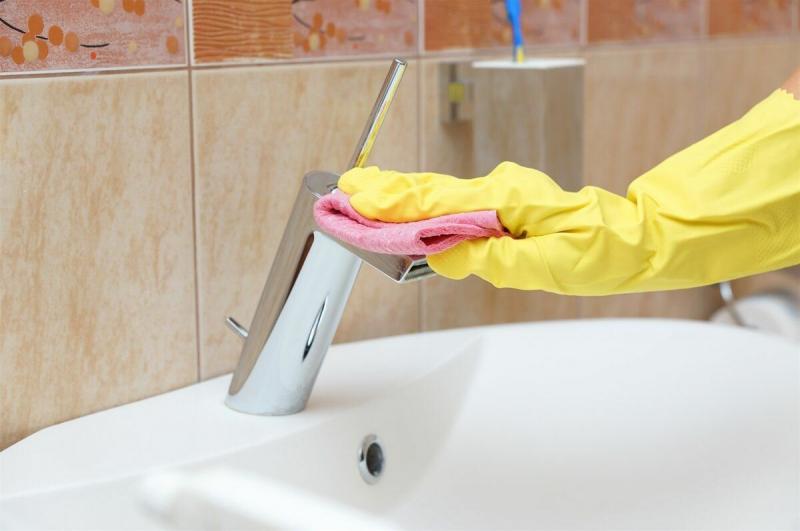 Почему сантехника в ванной так быстро пачкается и покрывается пылью