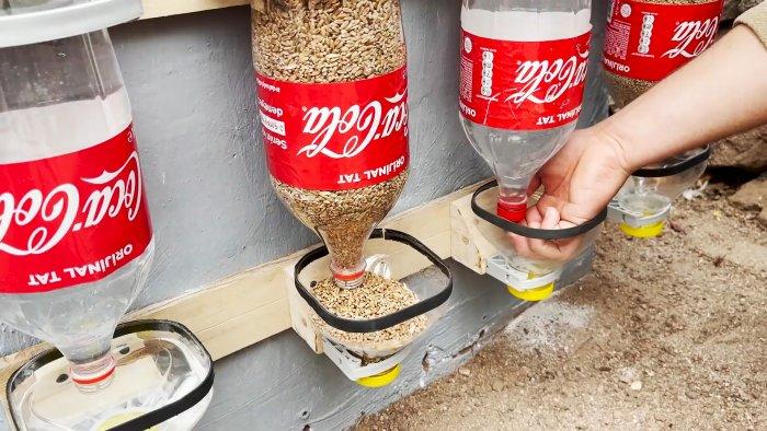 Автоматическая кормушка для птицы из ПЭТ бутылок с автоматической поилкой