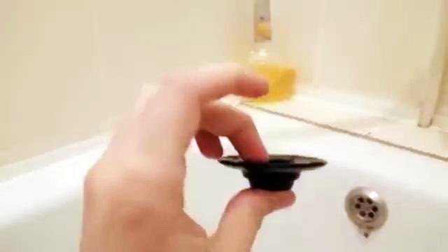 Как починить протекающий унитаз за две минуты без замены деталей
