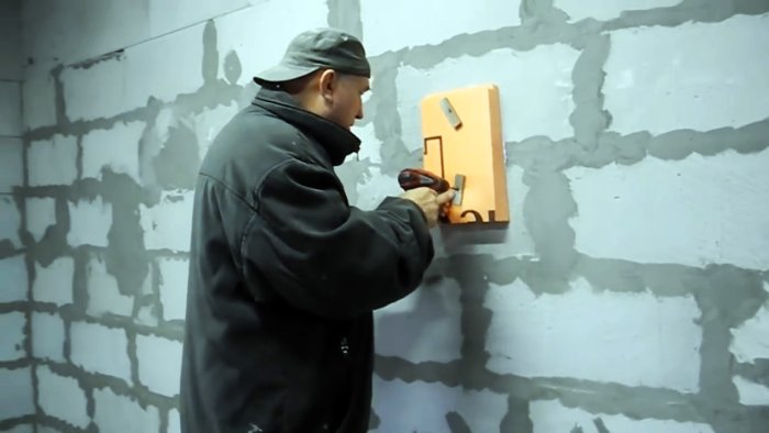 Этапы крепления пеноплекса к пеноблокам