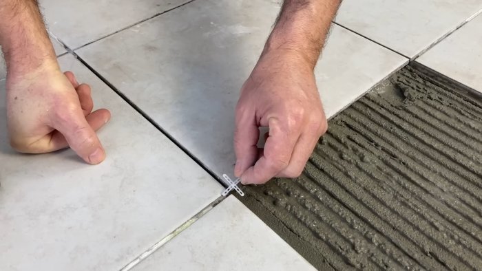 Техника снятия плитки без повреждений