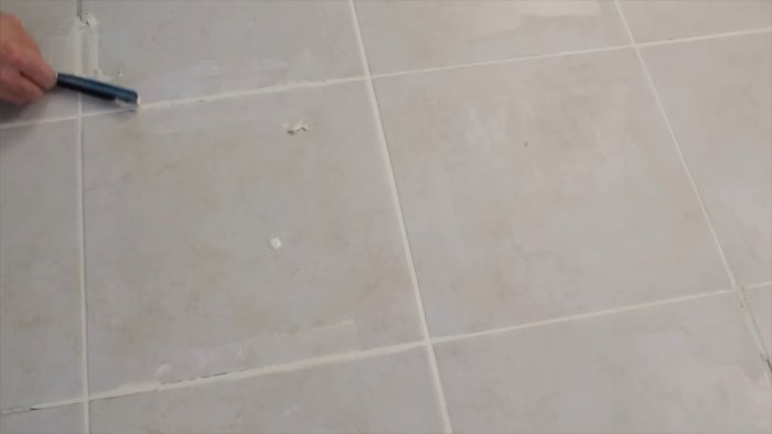 Как аккуратно демонтировать плитку без повреждений