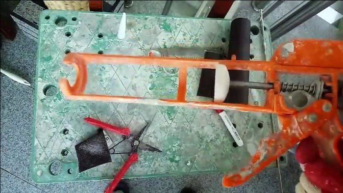 Как сделать пистолет для быстрой затирки межплиточных швов