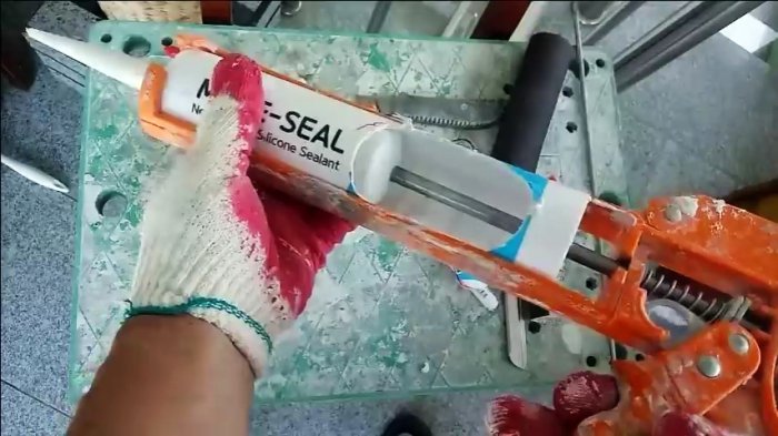 Как сделать пистолет для быстрой затирки межплиточных швов